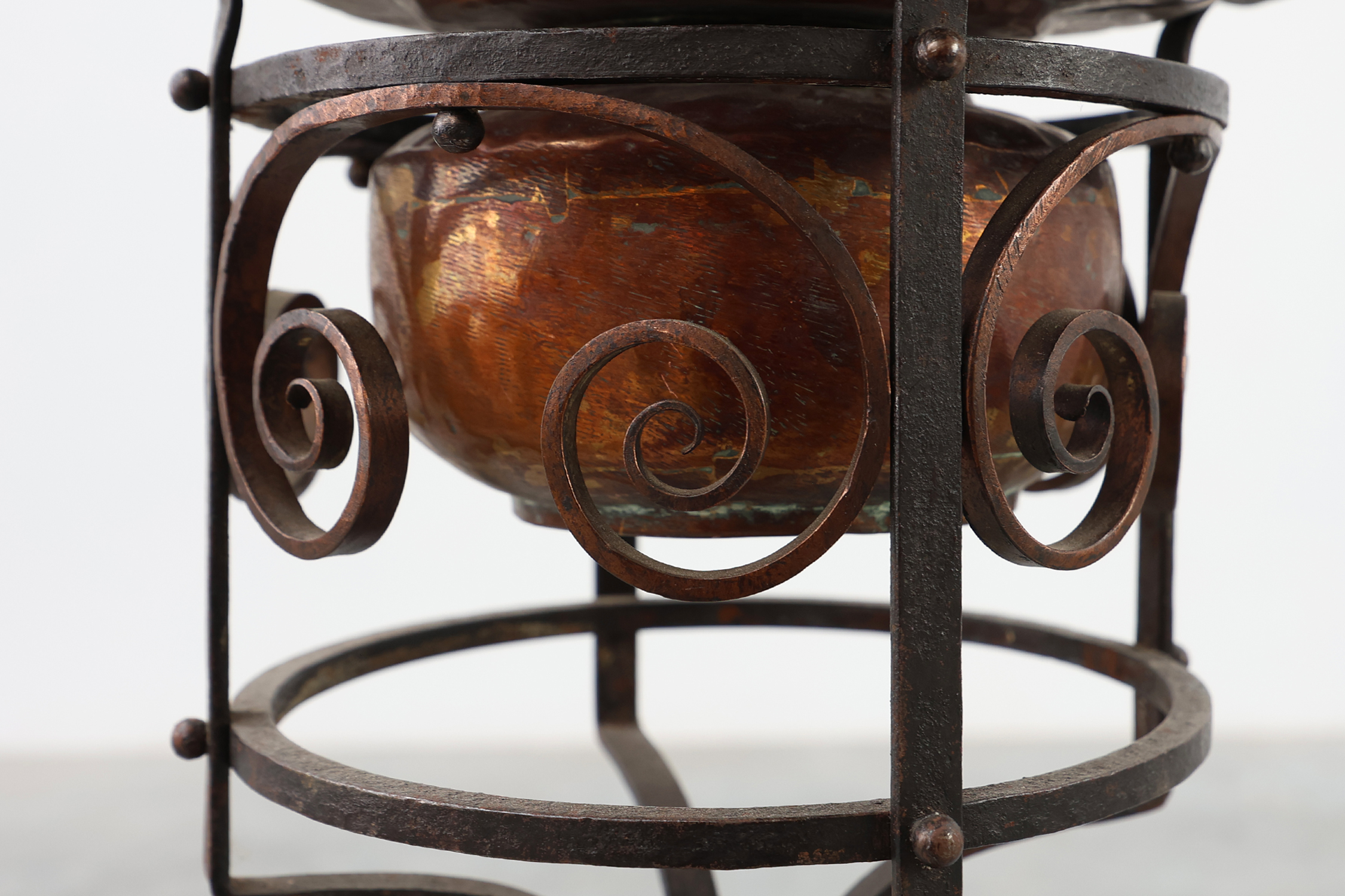 Art Nouveau planter in metal and copper, France ca. 1905thumbnail